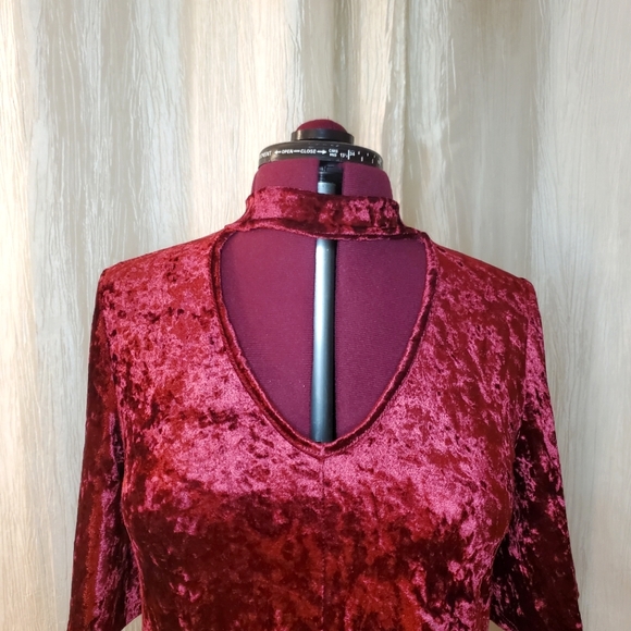 MMMMMM Maroon Velvet Flowey Dress - Picture 2 of 6
